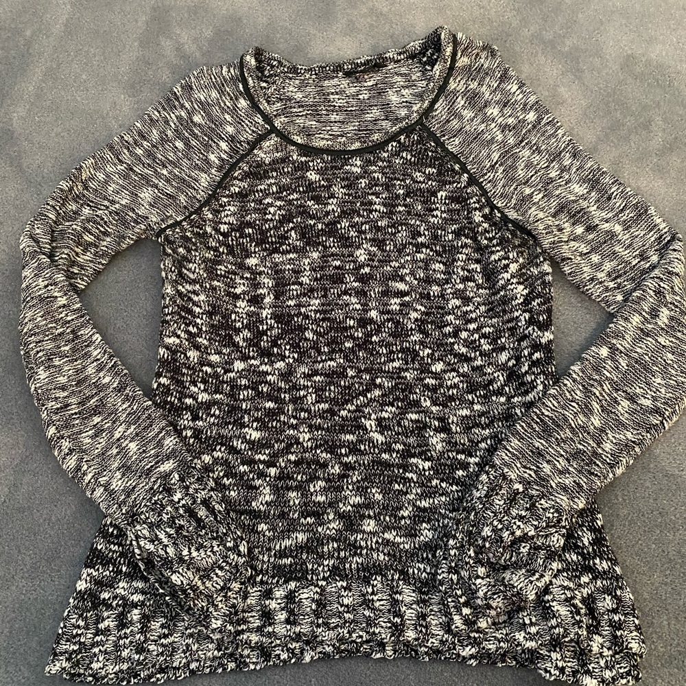 GUESS SWEATER SIZE XL